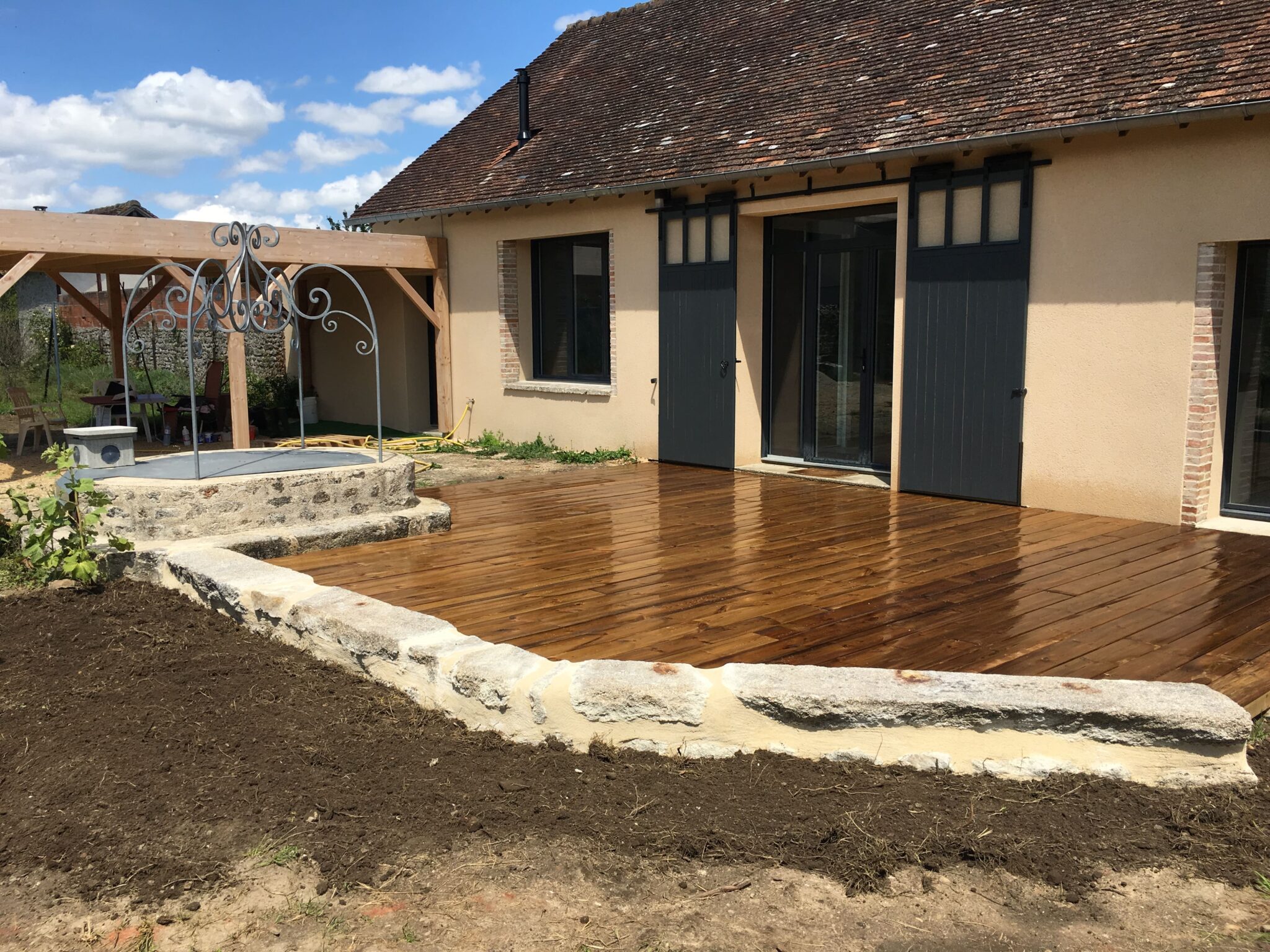 exemple d'amenagement exterieur  terrasse et cour